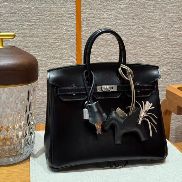 Classic Hermes Bag: A Stylish and Versatile Choice for Elegance - Picture 1 of 6